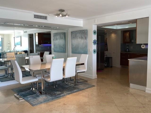 Building Photo - 9250 W Bay Harbor Dr