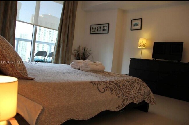 Building Photo - 485 Brickell Ave