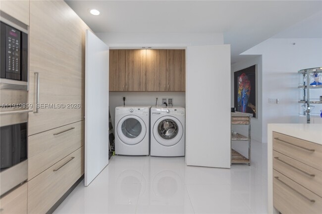 Building Photo - 17111 Biscayne Blvd