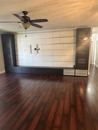 Building Photo - 490 N Laurel Dr