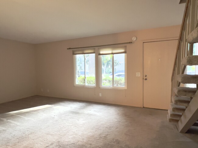 Living/ Family Room - 20127 Leadwell St