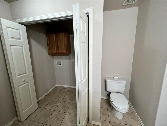 Building Photo - 650 Appleridge Dr