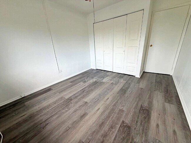 Building Photo - 841 Blossom Ln