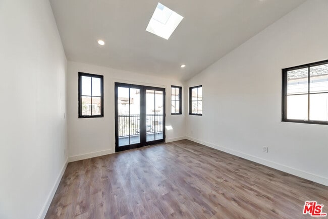 Building Photo - 1022 Masselin Ave