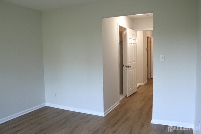 Building Photo - 732 Waterford Dr