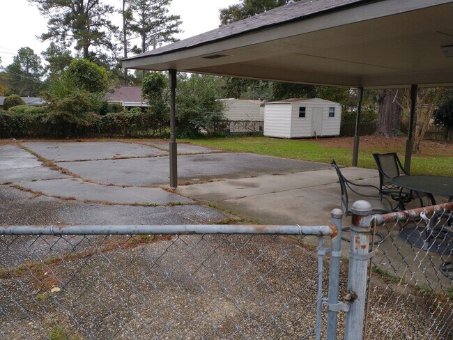 Building Photo - Nice 4/2--Move in Ready--Total Electric