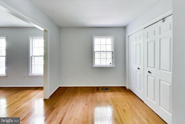 Building Photo - 991 Farm Haven Dr