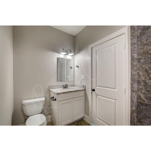 Building Photo - 709 Maple St