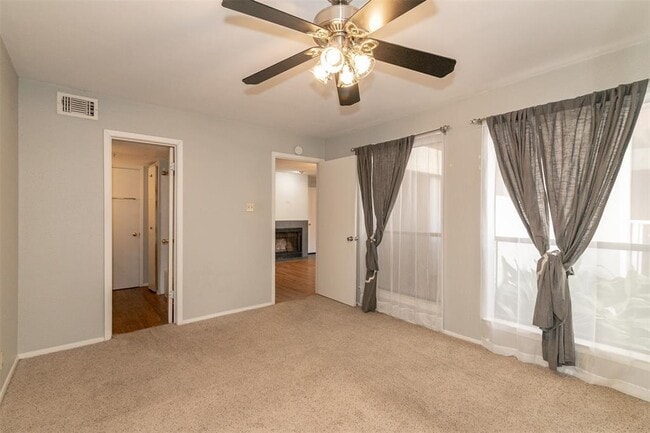 Building Photo - 3115 Helms St