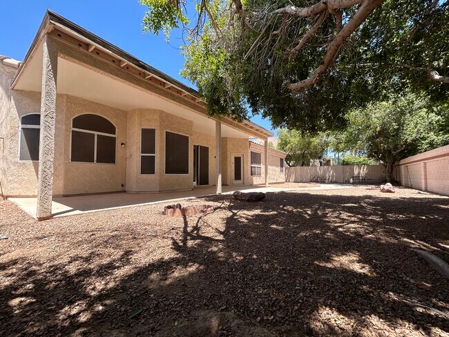 Building Photo - 11109 W Amelia Ave