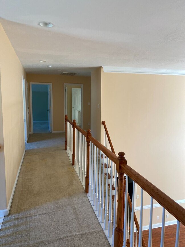 Building Photo - 1002 Dorset Ln
