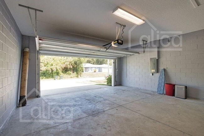 Building Photo - 1610 Rada Ln