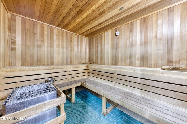 Building Photo - 2228 Beach Dr