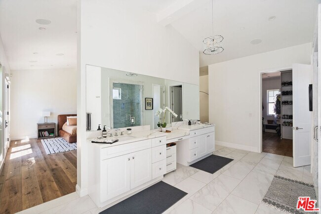 Building Photo - 1408 Plymouth Cir