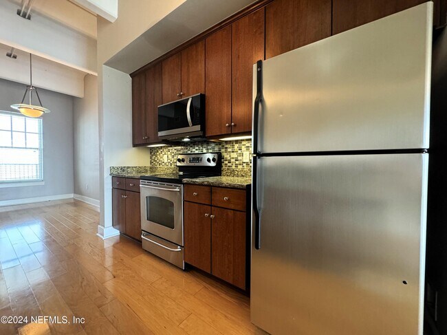 Building Photo - 1661 Riverside Ave