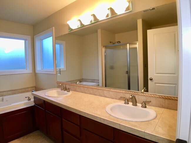 Building Photo - Stunning 3BD  Lake Shore Home with Office and Loft Area!  Gorgeous Finishes!