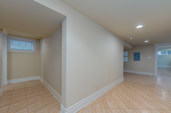 Building Photo - 6033 N Jersey Ave