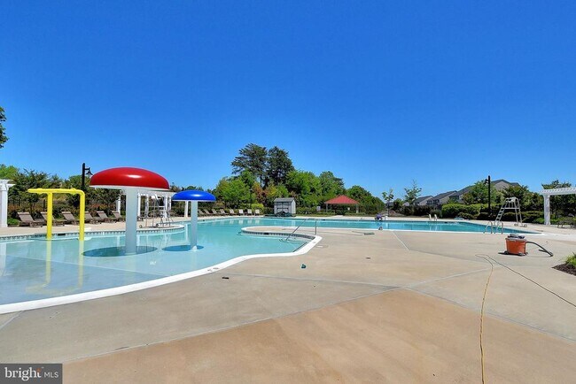 Building Photo - 100 Nestor's Pl