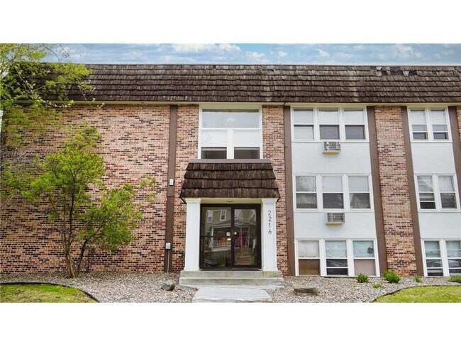 Building Photo - 2216 Pleasant Ave