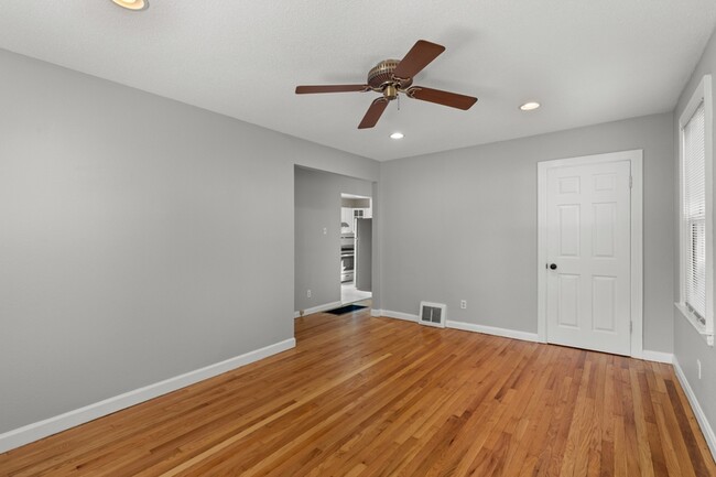 Building Photo - 963 Collier Pl