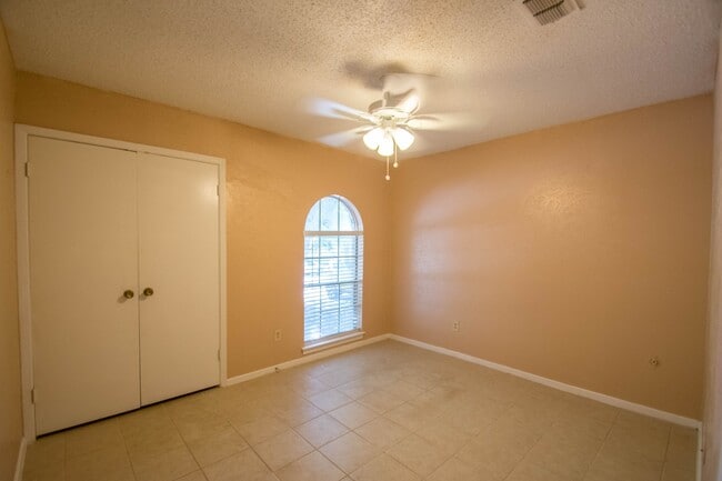 Building Photo - Charmer in Arlington