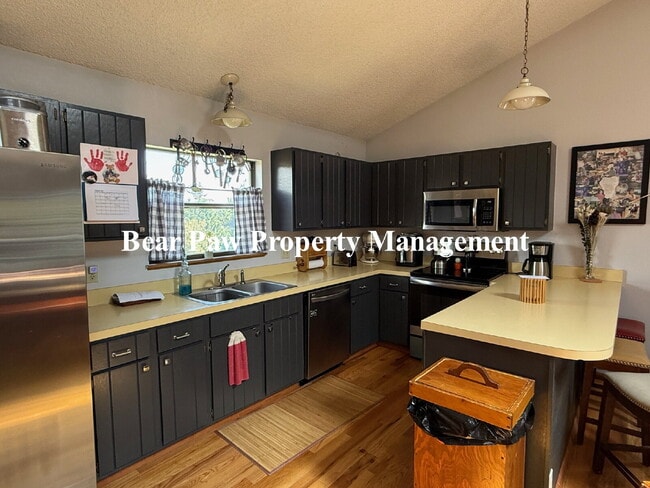 Building Photo - Cute duplex in Evergreen!!