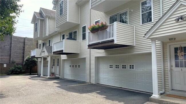 Building Photo - 35 Maple Tree Ave
