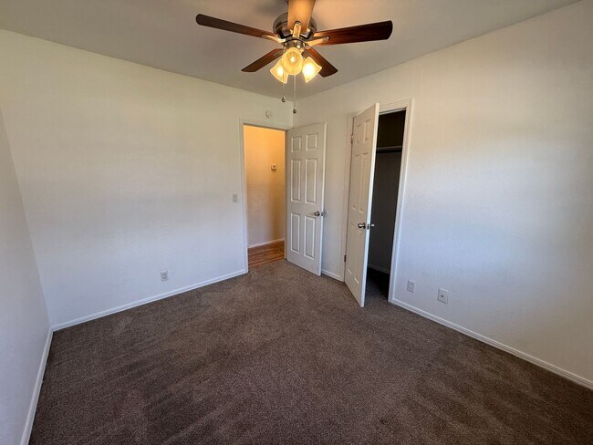 Building Photo - Three Bed 1 Bath Home in Broken Arrow with Shed