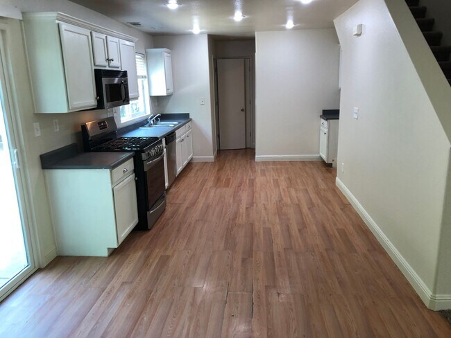 Building Photo - 3711 Compass Pointe Ave