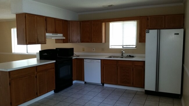 Building Photo - 145 Beaver Pond Loop