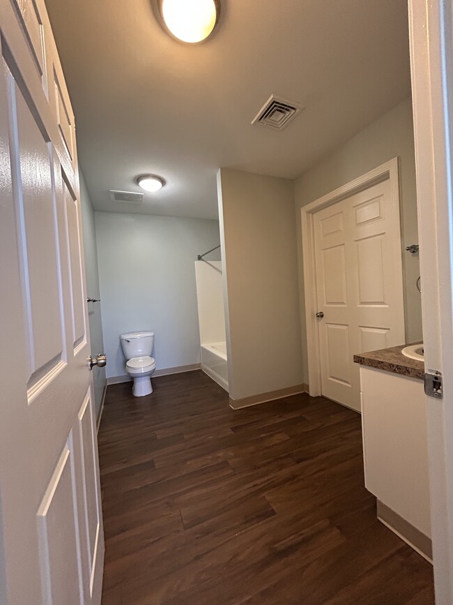 Building Photo - 2bed 2 bath