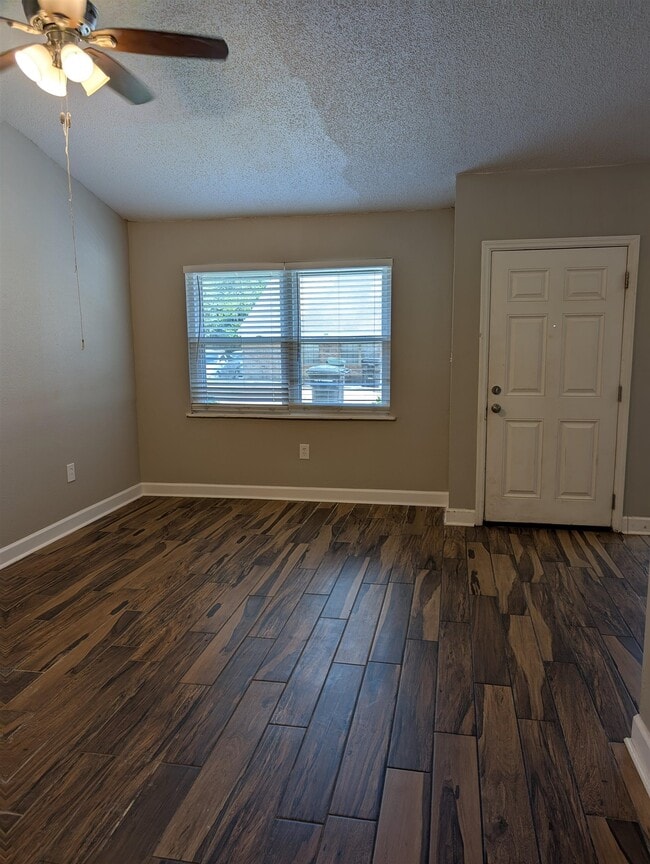 Building Photo - 453 Cactus St