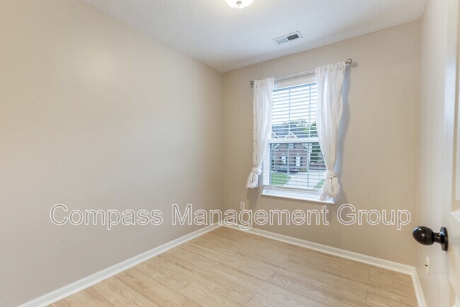 Building Photo - 1136 Paxton Dr