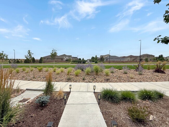 Building Photo - $0 DEPOSIT OPTION. BRIGHT AND SPACIOUS 3-B...