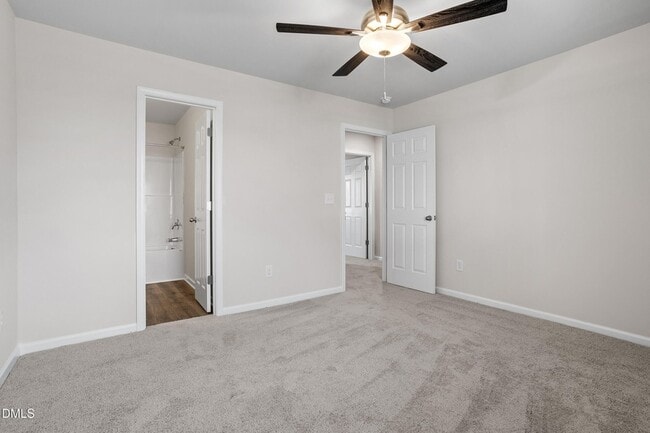 Building Photo - 1025 Peony Ln