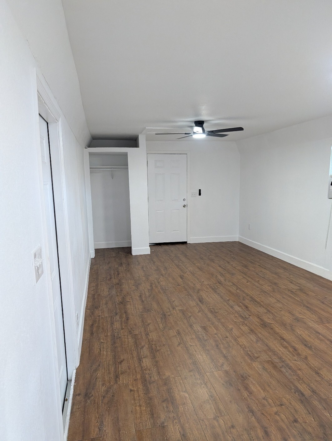 Building Photo - 1909 E 99th Ave