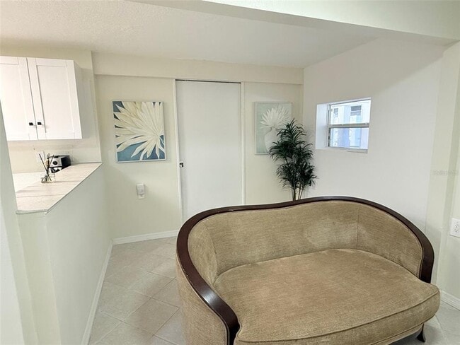 Building Photo - 707 40th St W