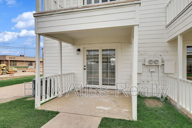 Building Photo - 2300 Indigo Ln