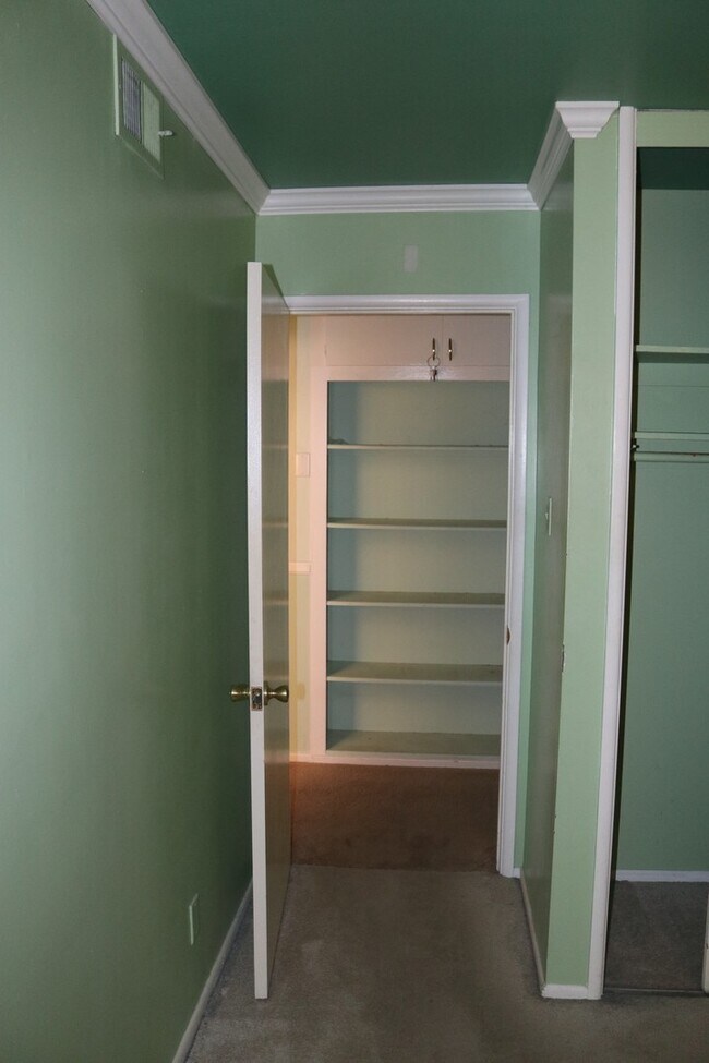 Building Photo - 19275 Symeron Rd