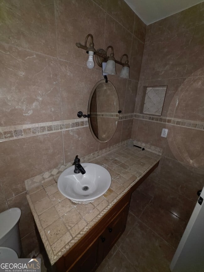 Building Photo - 76 Willowick Dr