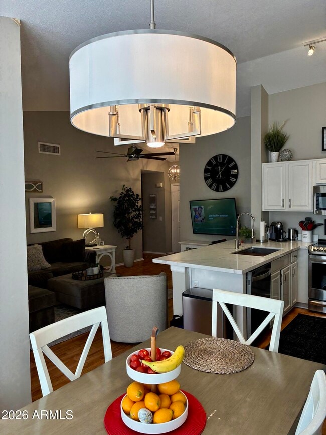 Building Photo - 1723 E Palm Beach Dr