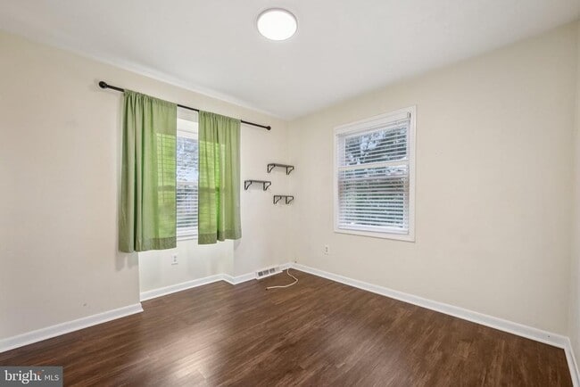 Building Photo - 1229 Ramblewood Dr