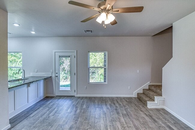 Building Photo - Brand New Construction! Lawn care included!