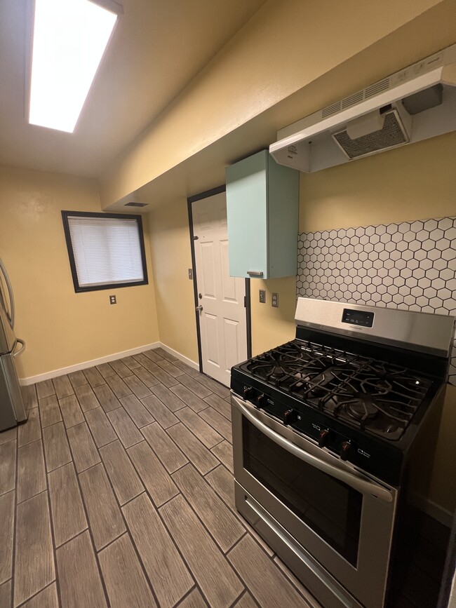 Building Photo - 2217 Madera Rd