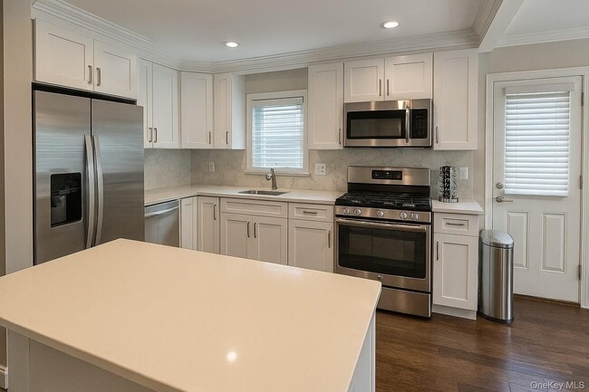 Building Photo - 610 Monroe Blvd