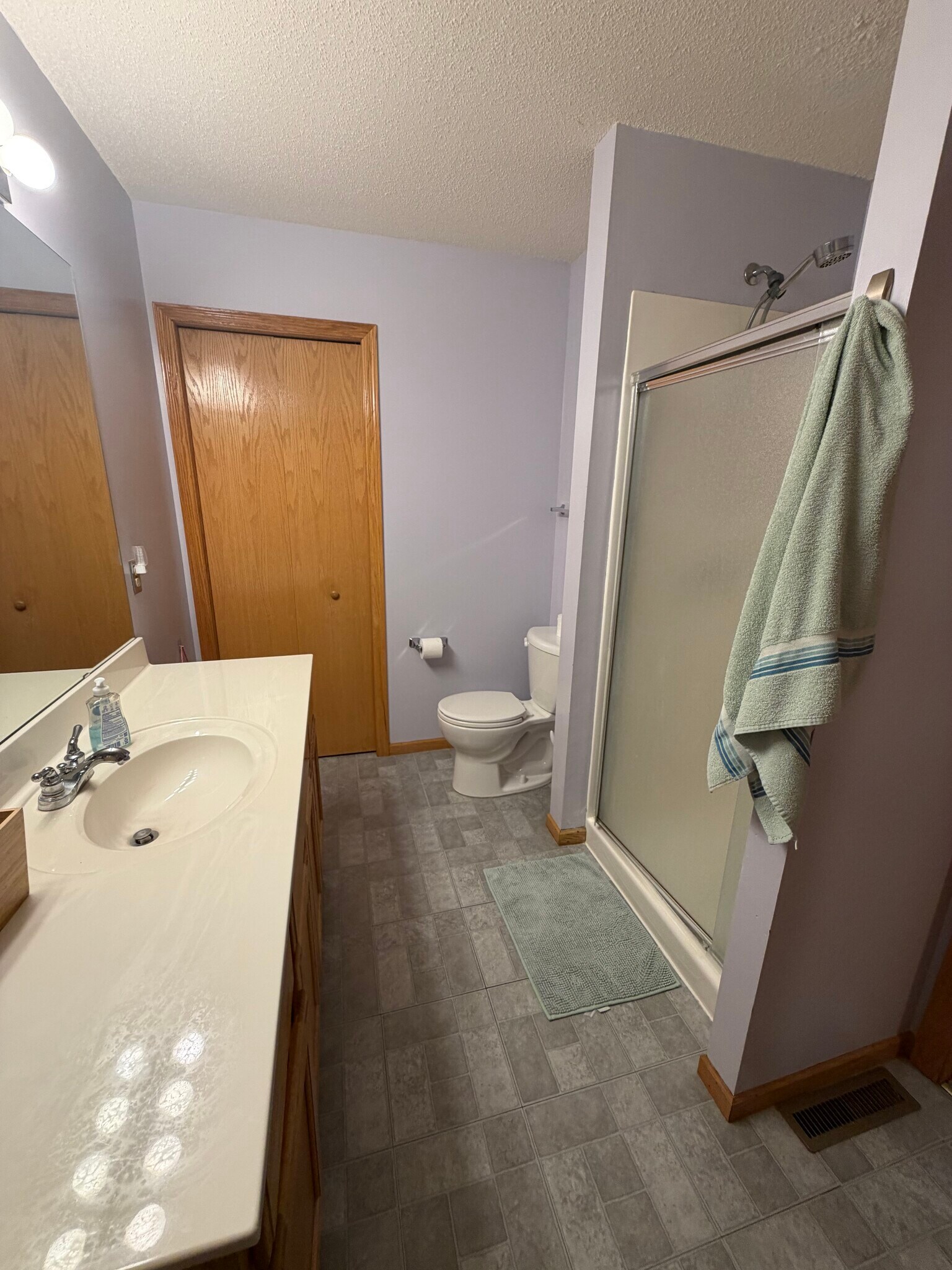 Building Photo - 2336 Oakridge Cir