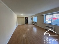 Building Photo - 2704 W Lunt Ave