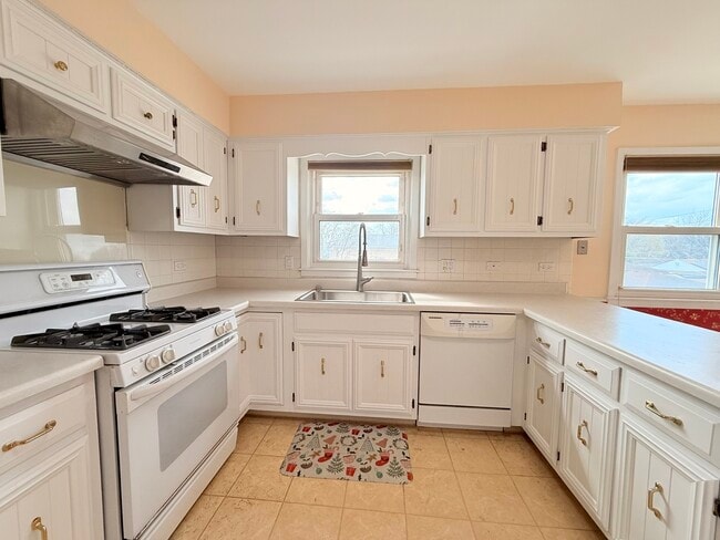 Building Photo - 4220 Oakton St