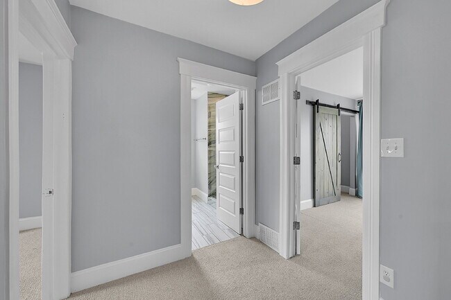 Building Photo - $3,595 - 3 Bed, 2 Bath Updated Home In Den...