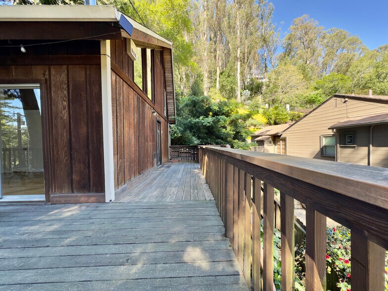 Building Photo - 6583 Valley View Rd